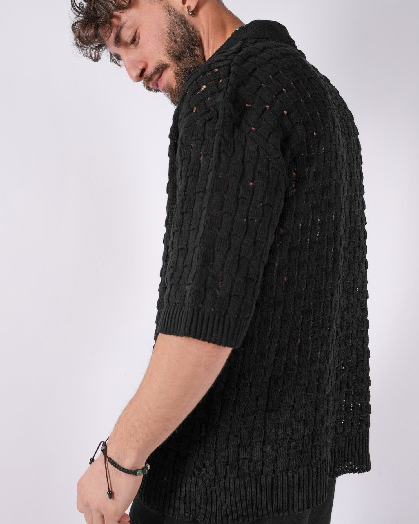 T-shirt Scollo V JUST WEST nera traforata